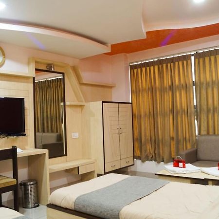 The Ambassador Hotel Vadodara Exterior photo