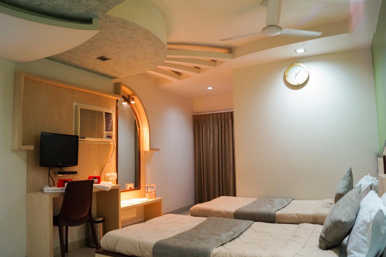 The Ambassador Hotel Vadodara Exterior photo