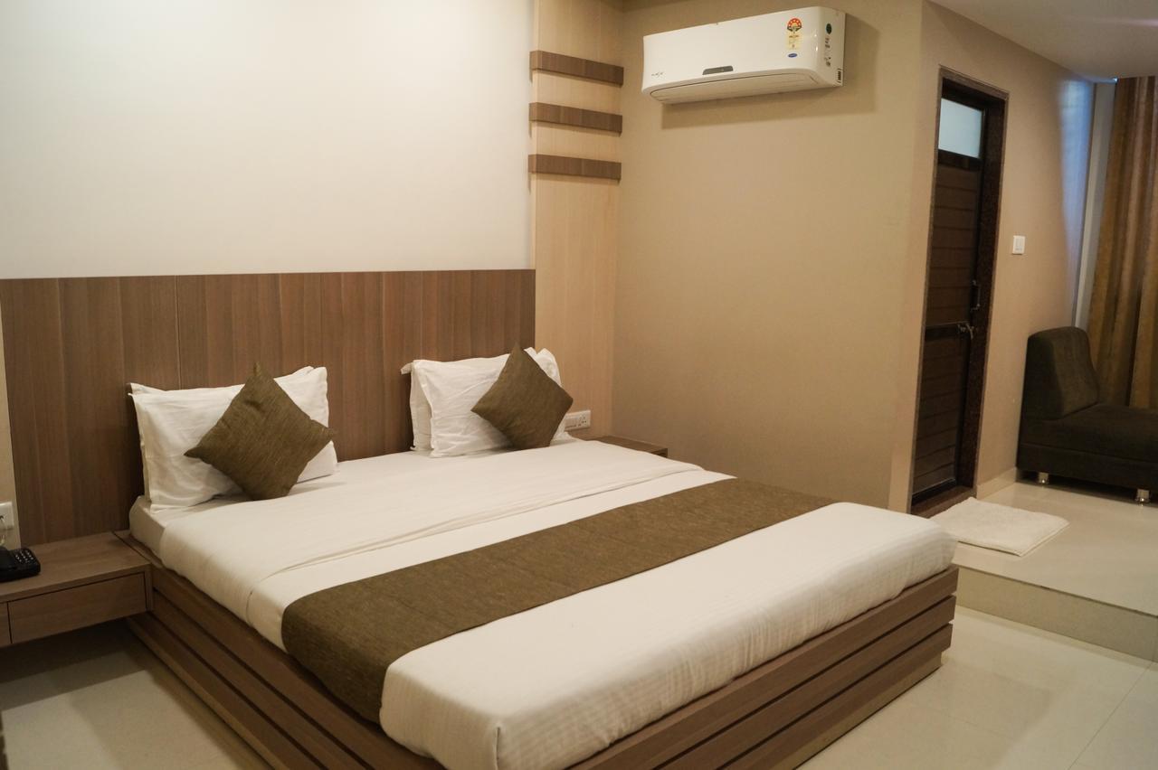 The Ambassador Hotel Vadodara Exterior photo