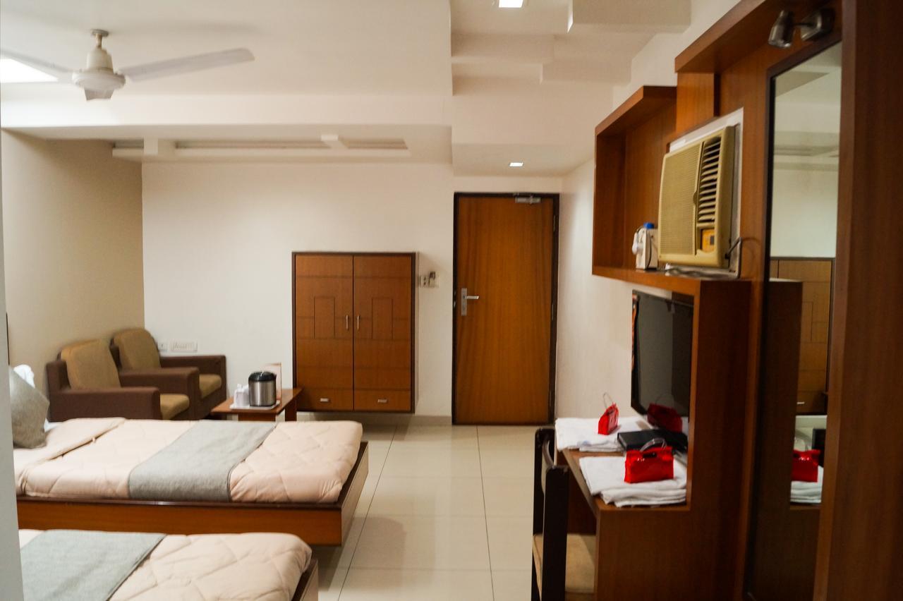 The Ambassador Hotel Vadodara Exterior photo