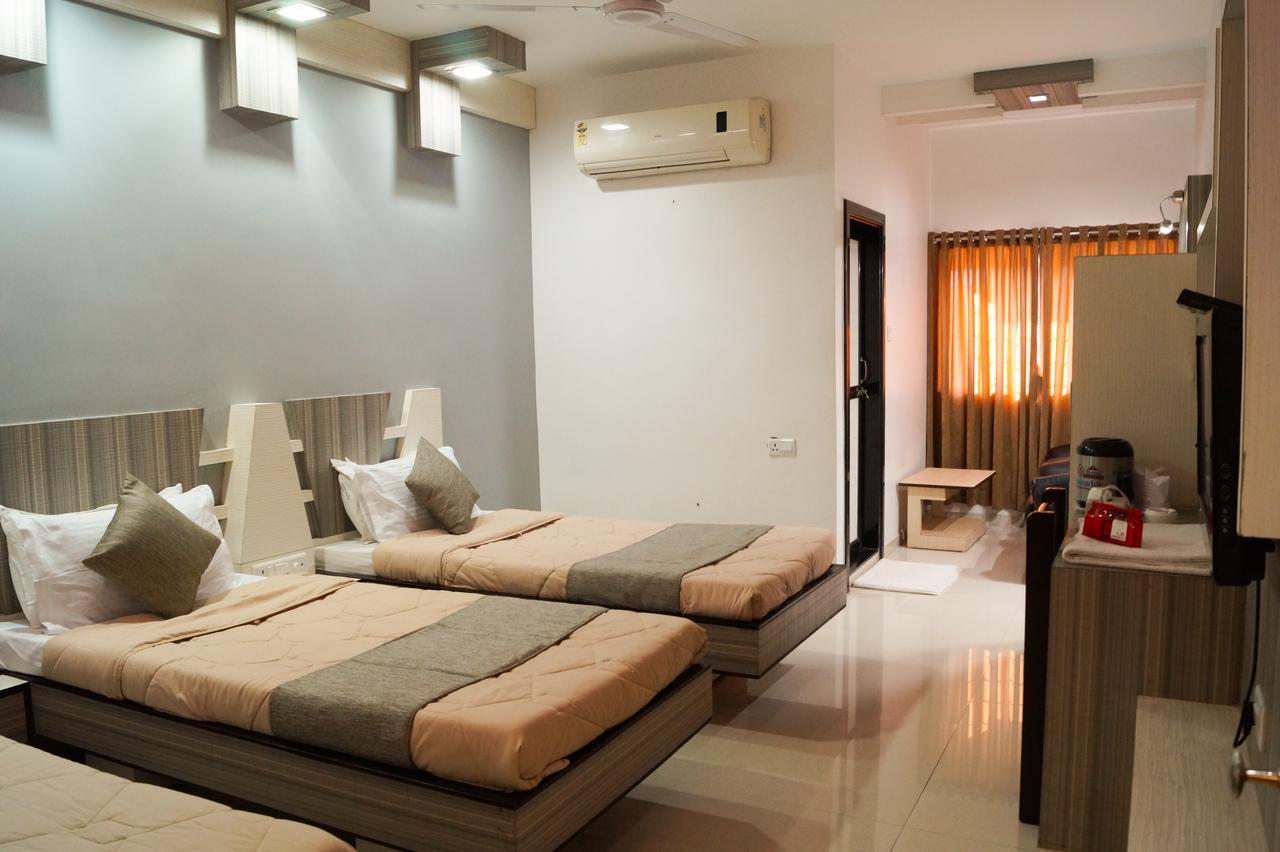The Ambassador Hotel Vadodara Exterior photo