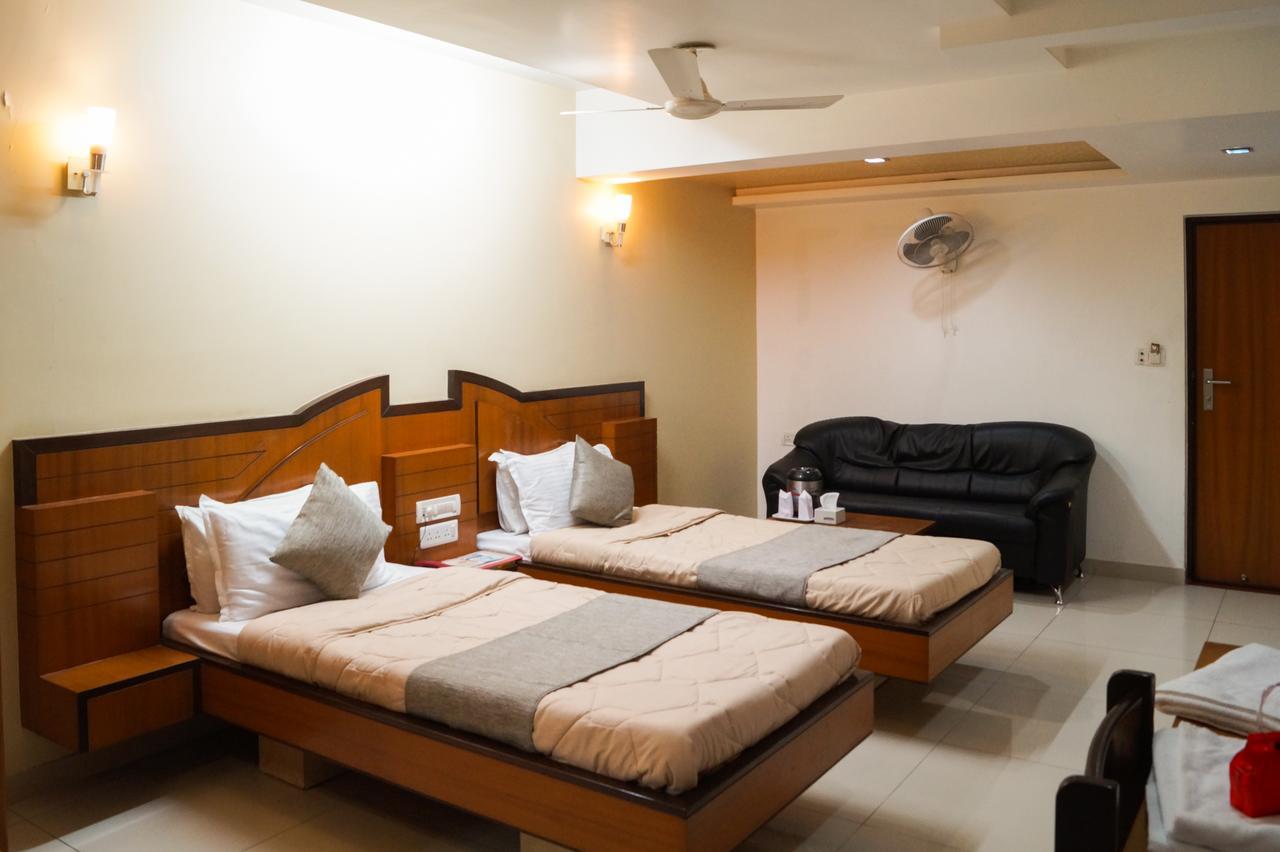 The Ambassador Hotel Vadodara Exterior photo