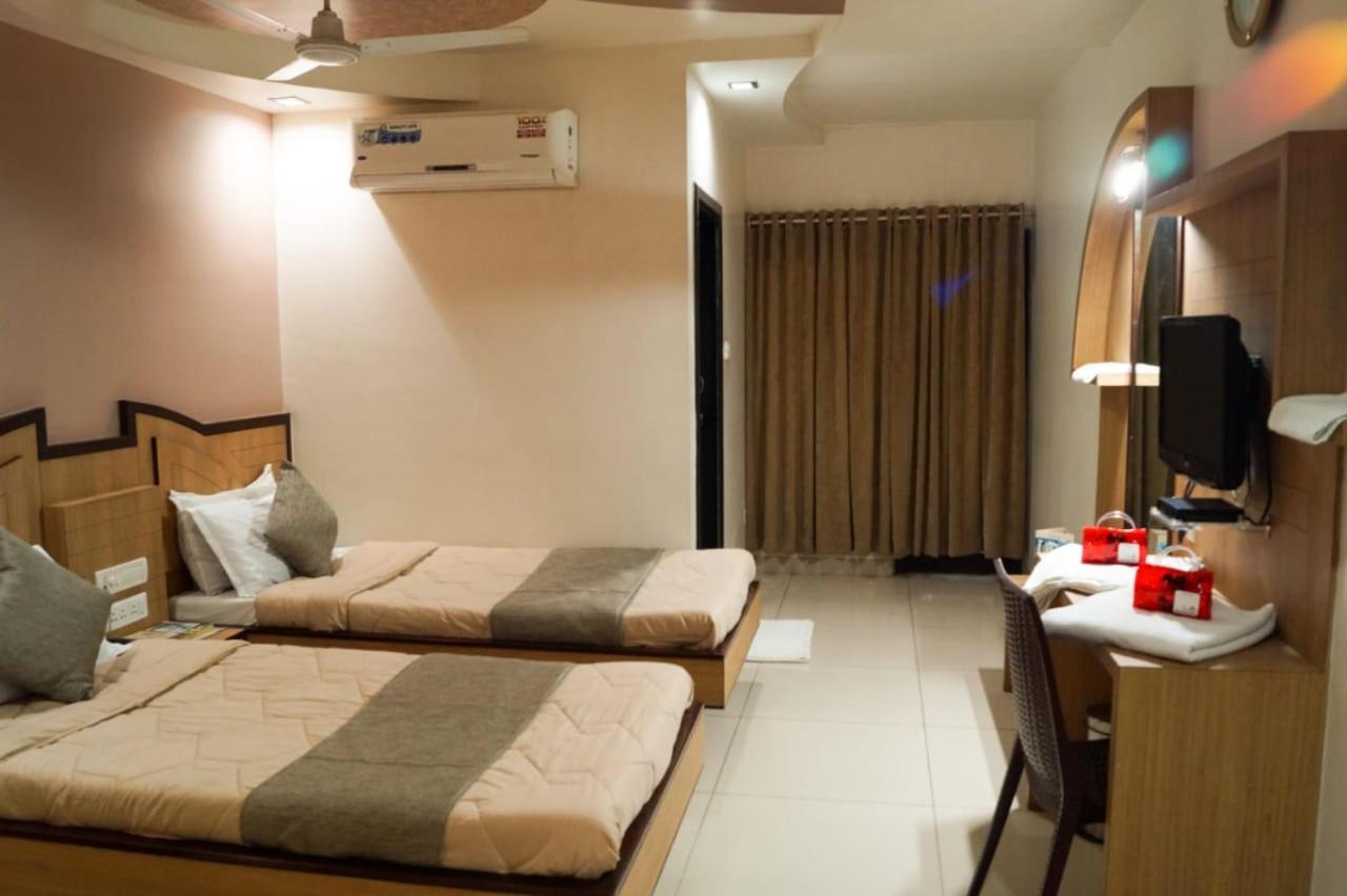 The Ambassador Hotel Vadodara Exterior photo