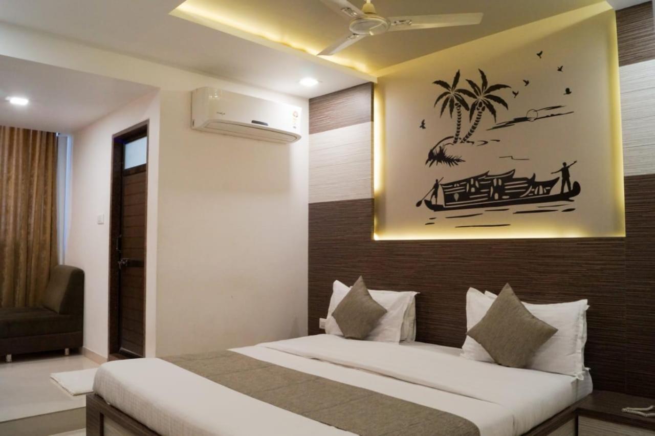 The Ambassador Hotel Vadodara Exterior photo