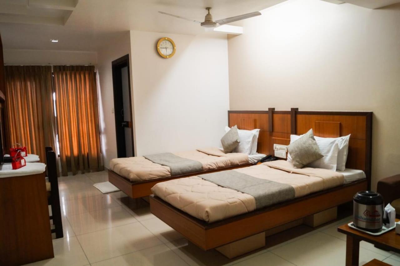 The Ambassador Hotel Vadodara Exterior photo