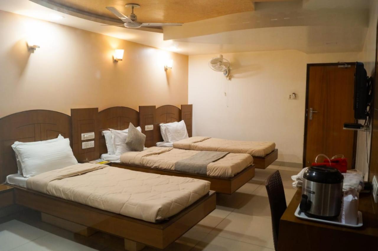 The Ambassador Hotel Vadodara Exterior photo