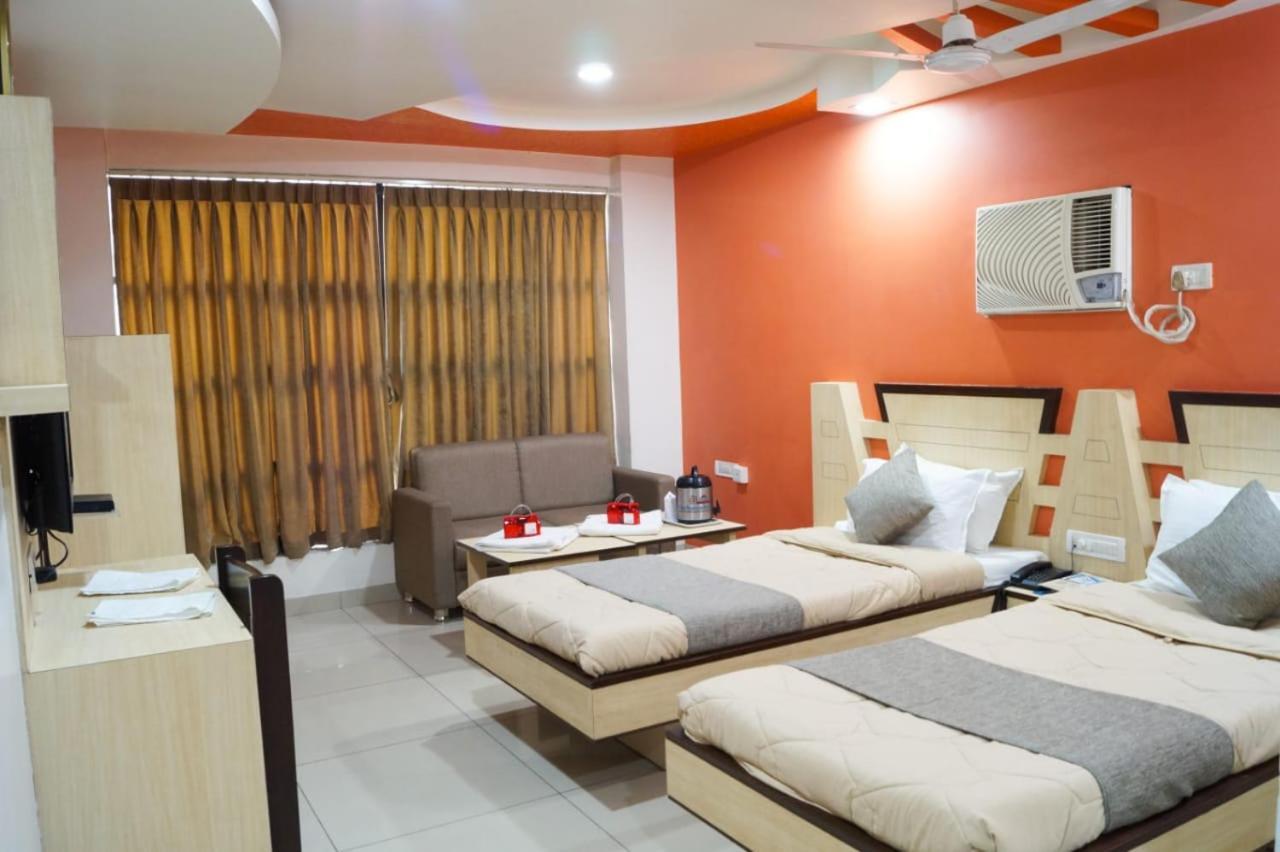 The Ambassador Hotel Vadodara Exterior photo